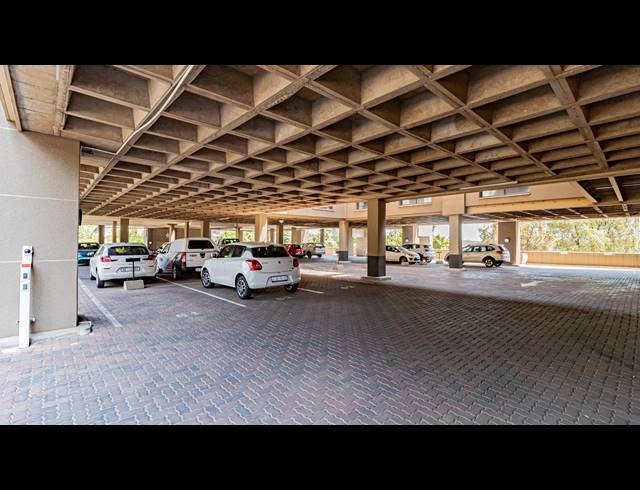1,575M² OFFICE TO LET IN PARKTOWN